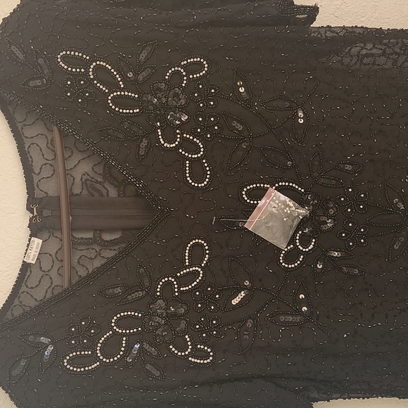 New evening blouse. Never used. Tags with extra buttons still attached - Picture 2 of 4